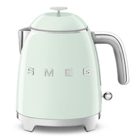 Smeg 0.8 L Mini Cordless Electric Kettle - KLF05PGUS|Mini bouilloire électrique Smeg sans fil de 0,8 l - KLF05PGUS