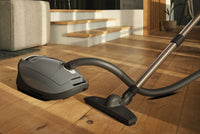 Miele Complete C3 125th Gala Edition Canister Vacuum - 41GDE369CDN | Aspirateur-traîneau Complete C3 édition du 125e gala de Miele - 41GDE369CDN | 41GDE369