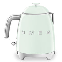 Smeg 0.8 L Mini Cordless Electric Kettle - KLF05PGUS|Mini bouilloire électrique Smeg sans fil de 0,8 l - KLF05PGUS