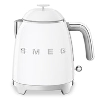 Smeg 0.8 L Mini Cordless Electric Kettle - KLF05WHUS|Mini bouilloire électrique Smeg sans fil de 0,8 l - KLF05WHUS