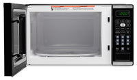 Danby 0.7 Cu. Ft. Countertop Microwave with Auto Defrost - Stainless Steel - DBMW0722BBS | Four à micro-ondes de comptoir Danby de 0,7 pi³ avec dégivrage automatique - acier inoxydable - DBMW0722BBS | DBMW07BS