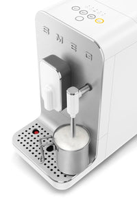 Smeg Fully Automatic Espresso Maker with Milk Wand - BCC02WHMUS|Machine à espresso Smeg entièrement automatique avec buse vapeur - BCC02WHMUS