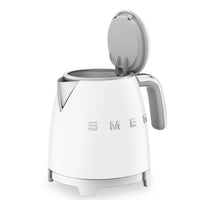 Smeg 0.8 L Mini Cordless Electric Kettle - KLF05WHUS|Mini bouilloire électrique Smeg sans fil de 0,8 l - KLF05WHUS