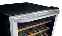 Frigidaire 4.4 Cu. Ft. Two-Zone Wine Cooler - FFWC3822QS | Refroidisseur à vin Frigidaire de 4,4 pi3 à 2 zones – FFWC3822QS | FFWC382S